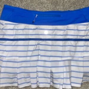 Lululemon ruffled back Blue/White Striped Skirt. Sz 8